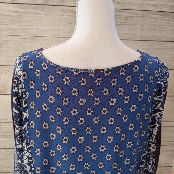 Lucky Brand top size Large, blue an white - Picture 9 of 11